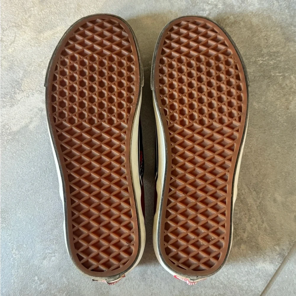 Vans Valentine’s shoes💋 - Picture 6 of 7